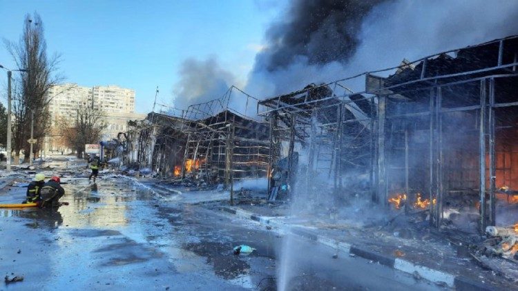 Ein Bezirk von Charkiw nach Bombardierungen