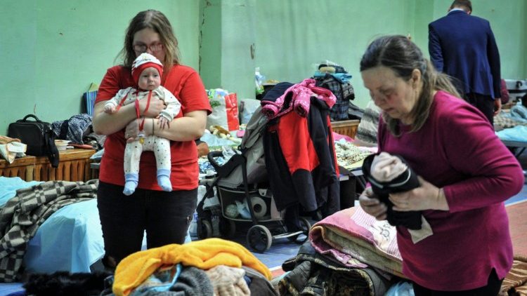 Refugiados de Mariupol abandonan su ciudad tras los ataques