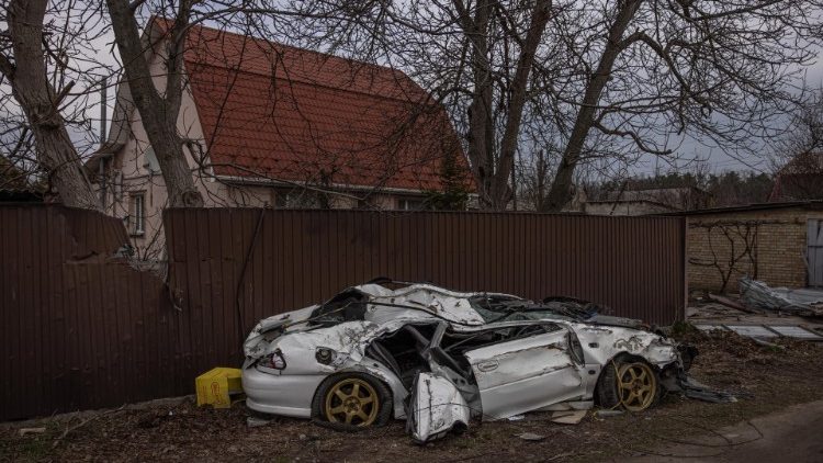 Zerstörtes Auto in der Kiewer Vorstadt Butscha, am letzten Mittwoch