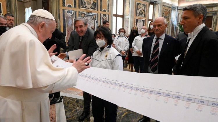 Papa Francisko amekutana na Klabu ya Tevere Remo mjini Vatican.