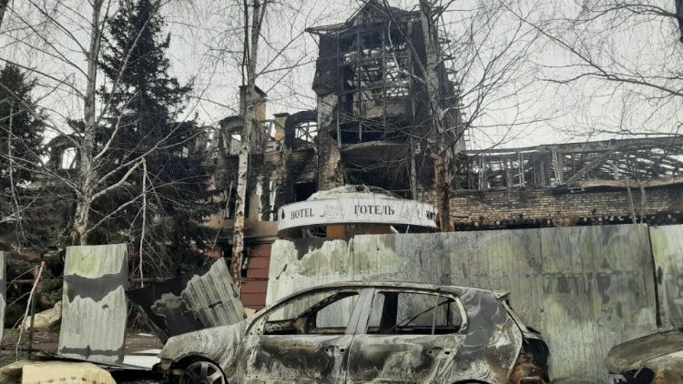 Ucraina, la città di Buzova bombardata