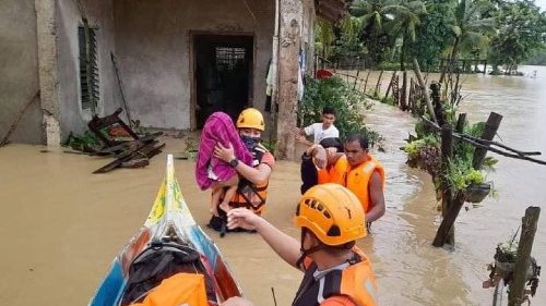 Storm Megi kills dozens in Philippines