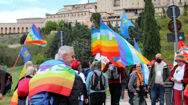 Der Marsch für den Frieden im April bei der Ankunft im italienischen Wallfahrtsort Assisi