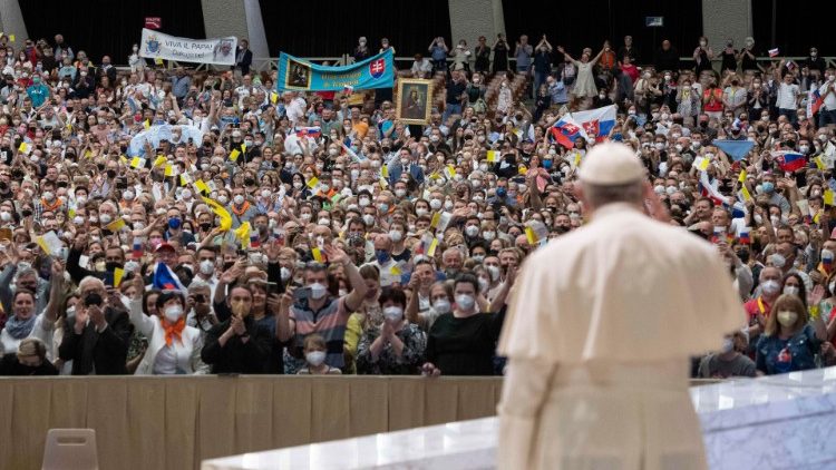 Ferenc pápa köszönti a szolvák zarándokokat 