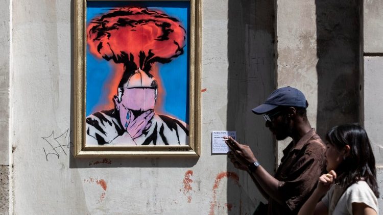 Trauma-Tomica - das neue Papst-Graffito von Sirante