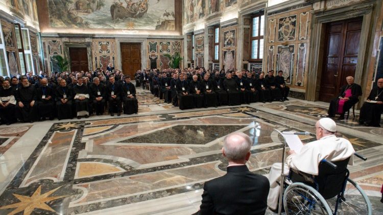 Ferenc pápa a Szent Anzelm Liturgikus Intézet tagjaihoz beszél  