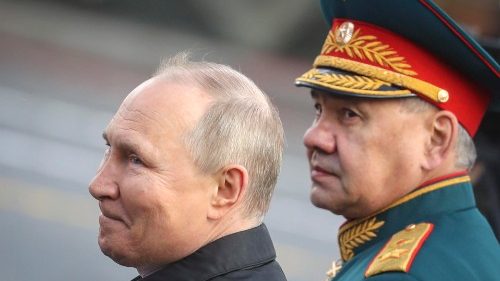 Putin giustifica la guerra puntando il dito contro la Nato