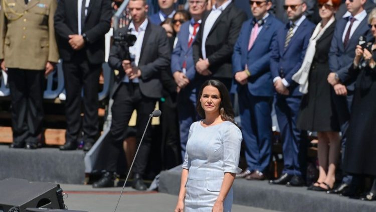 Die neue ungarische Ministerpräsidentin bei der Einführungszeremonie in Budapest