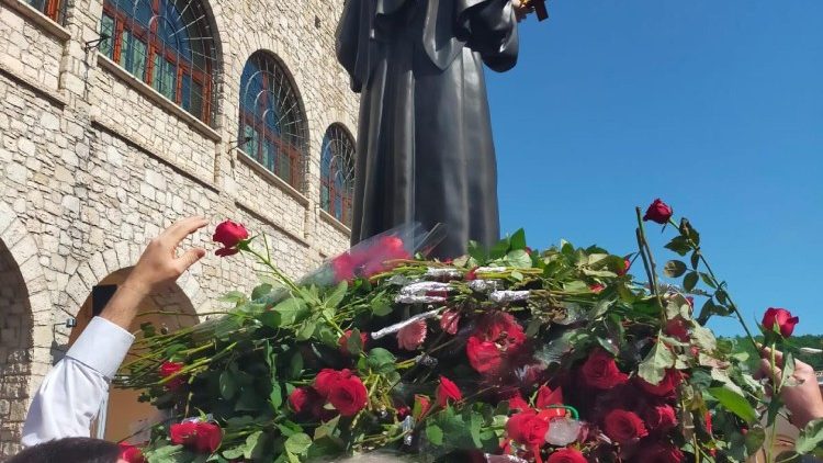 In Erinnerung an das Rosenwunder der hl. Rita werden in Italien am 22. Mai sogenannte Rita-Rosen geweiht.