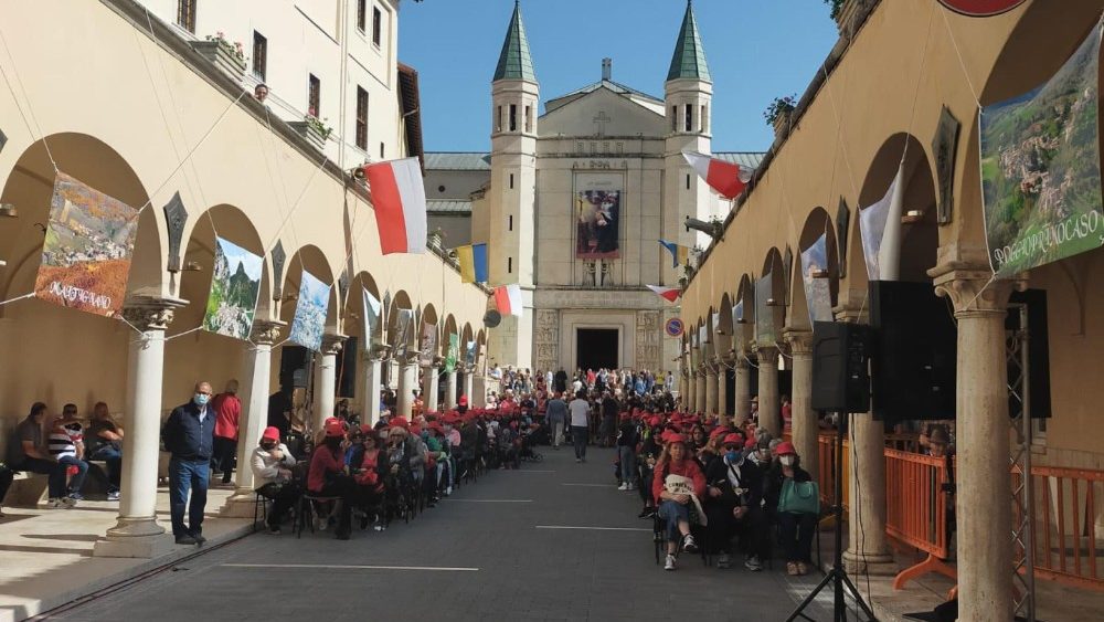 Migliaia di pellegrini a Cascia per la festa di Santa Rita