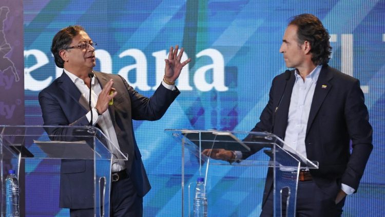 I due principali candidati alle elezioni presidenziali in Colombia: da sinistra Gustavo Petro e Federico Gutierrez (Epa)