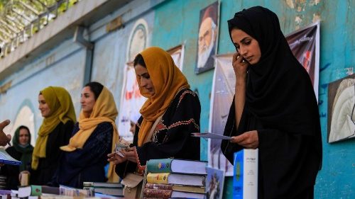 Afghanistan: le donne minacciate anche dalla fame