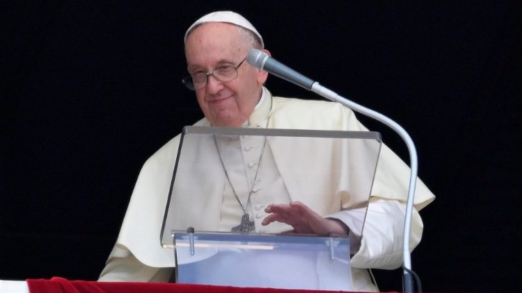 האפיפיור בתפילת מלכת השמיים