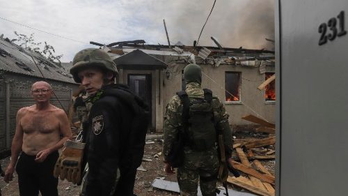 100 giorni di guerra in Ucraina, la Nato: prepariamoci a un conflitto lungo