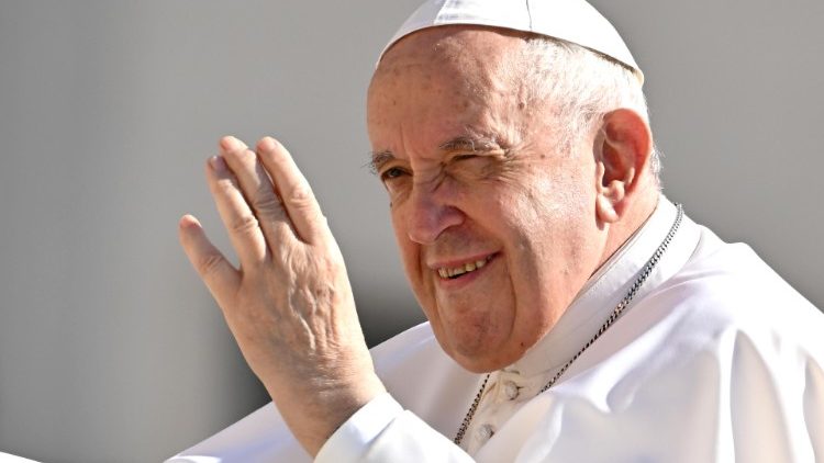 Papst Franziskus am Petersplatz