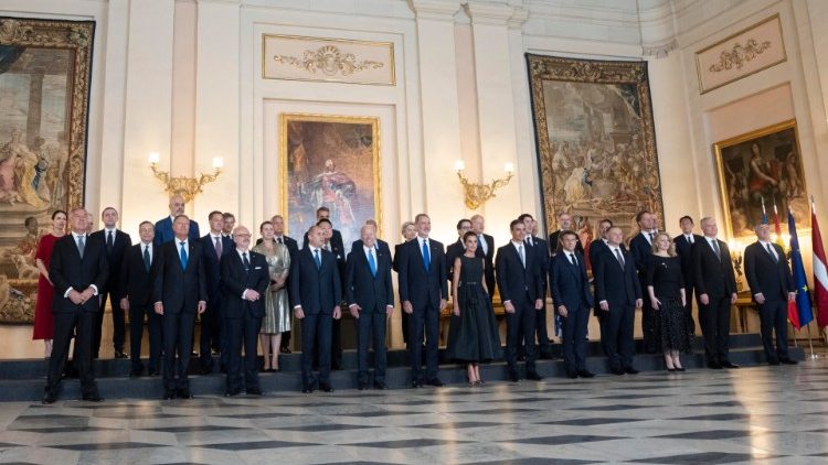 I leader dei Paesi Nato ricevuti dai reali di Spagna a Madrid