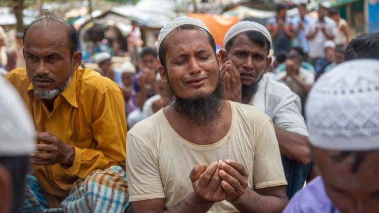 Un réfugié rohingya au Bangladesh lors d'une manifestation marquant le 5e anniversaire des exactions de l'armée birmane, le 25 août 2022.