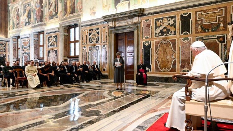 इटली के काथलिक धर्मविधि (लिटरजी) विशेषज्ञों को सम्बोधित करते हुए संत पापा फ्राँसिस 