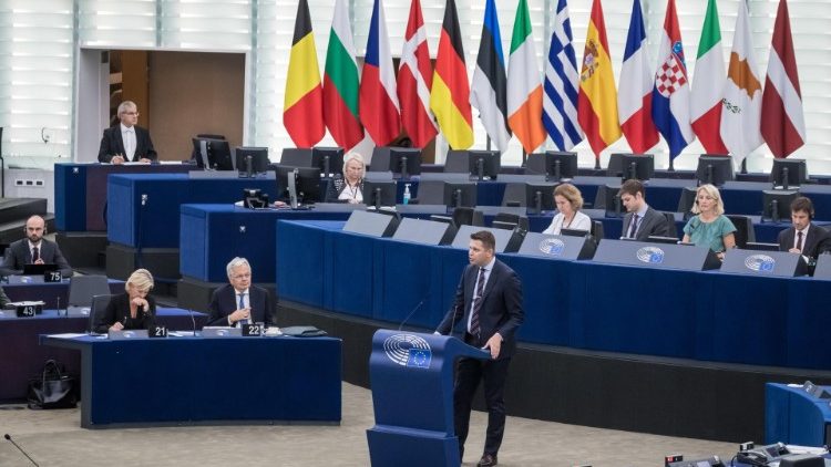 Il dibattito al Parlamento di Strasburgo (Epa)
