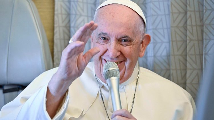 Papa Francisc de vorbă cu jurnaliștii în avion, la întoarcerea din călătoria apostolică în Kazahstan, joi, 15 septembrie 2022