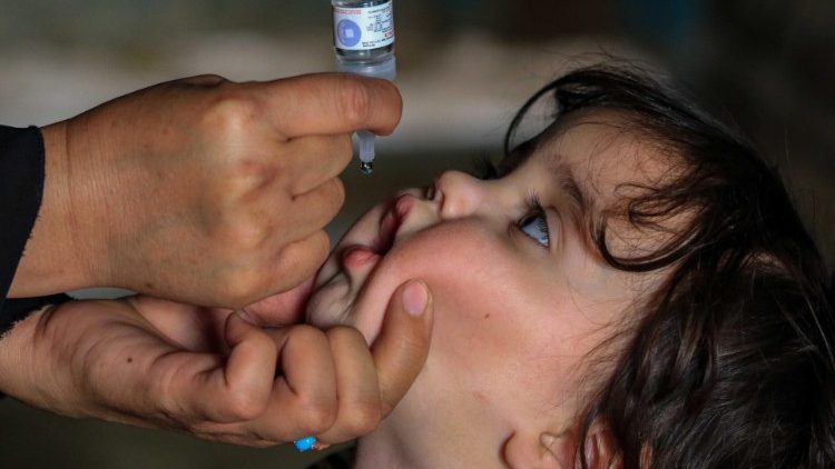 पोलियो टीकाकरण