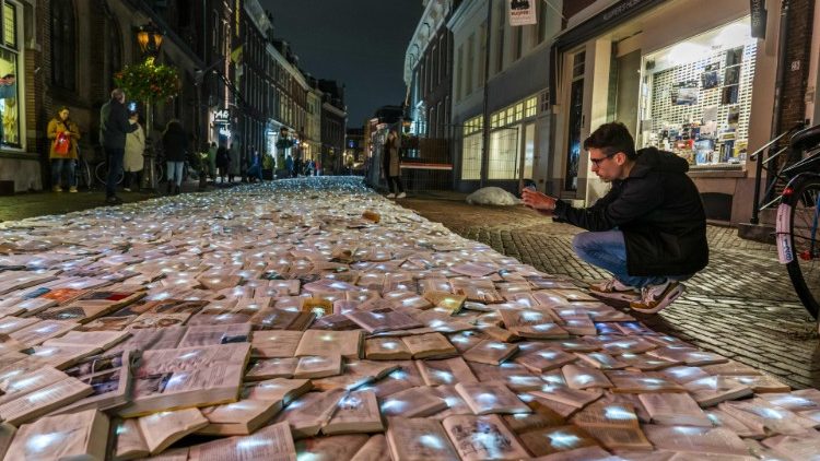 Kunstaktion: Leuchtende Bücher ende September in Utrecht