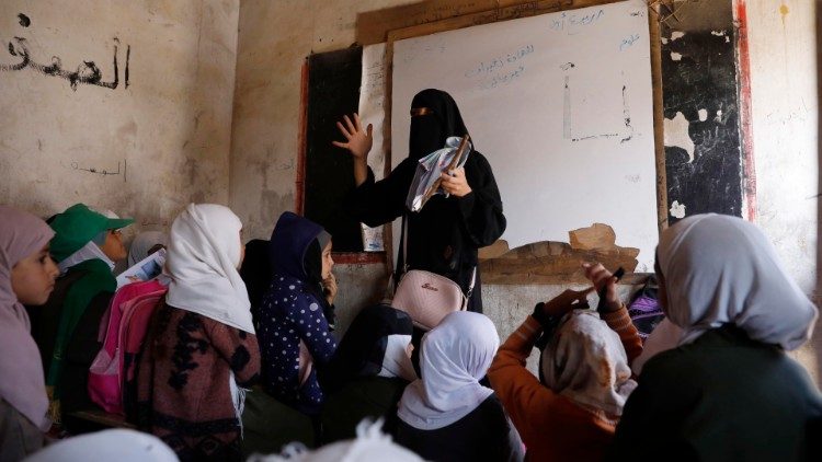 تلميذات في إحدى مدارس اليمن