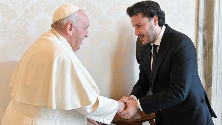 Papa  Francisko alikutana na Waziri Mkuu wa Montengero mjini Vatican.