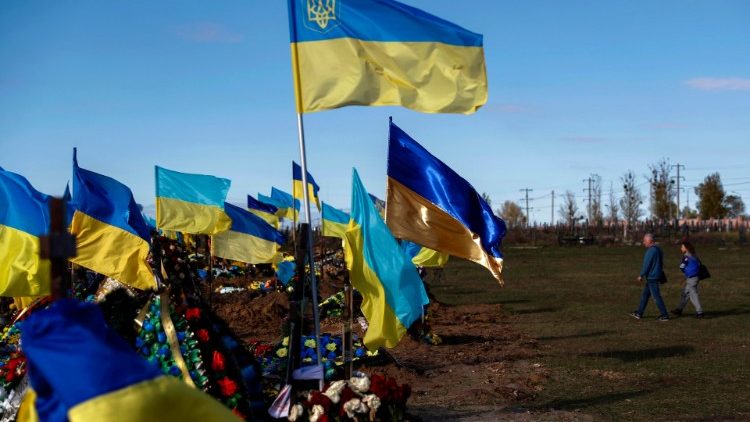 Cimetière militaire ukrainien à Kharkiv, deuxième plus grande ville d’Ukraine, à l'Est du pays, le 12 octobre 2022. 