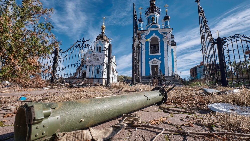 Vista da Sviatohirsk Lavra no povoado de Bohorodychne, regi?o de Donetsk (EPA/Yevgen Honcharenko)