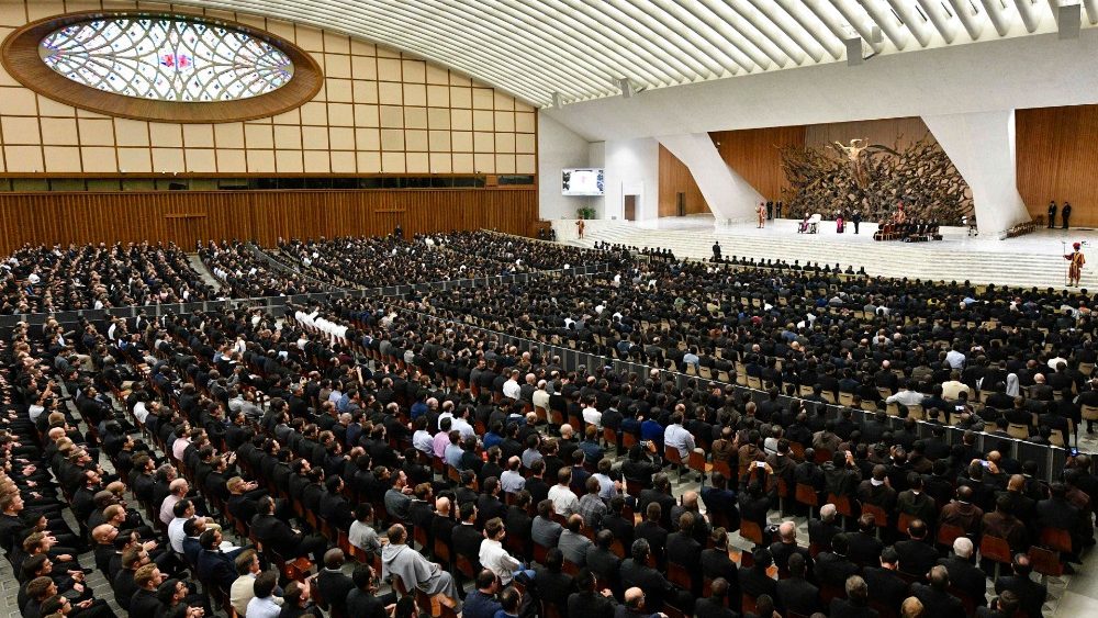 Pápež so seminaristami a kňazmi študujúcimi v Ríme (24. okt. 2022)