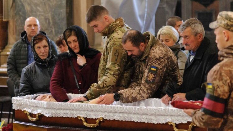 Pogrzeb ukraińskiego żołnierza, który zginął podczas walk, Lwów, 25 października 2022