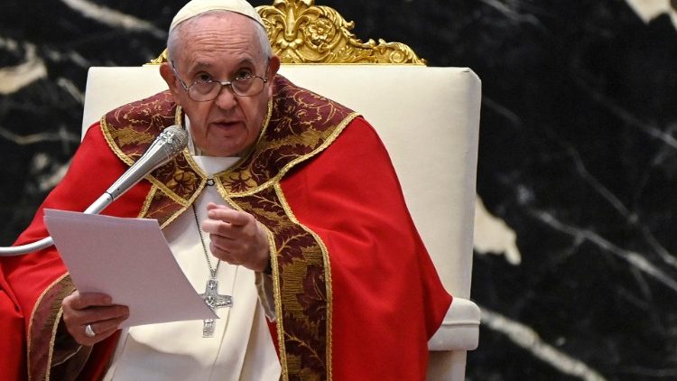 Папа падчас святой Імшы за памерлых біскупаў і кардыналаў