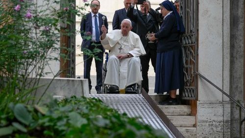 Папа помолился на Тевтонском кладбище обо всех умерших