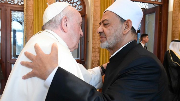 Papież Franciszek i wielki imam al-Azhar Ahmed al-Tayyeb w Awali, 4 listopada 2022