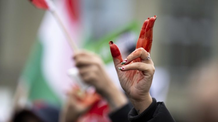 Manifestaciones en varios países en apoyo de las protestas de las mujeres iraníes (ANSA).