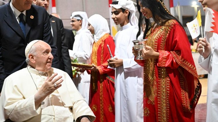 Papa asimulia furaha ya kukutana na watu wa Bahran