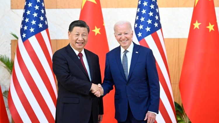 Les présidents chinois et américain lors du G20 de Bali, lundi 14 novembre 2022.