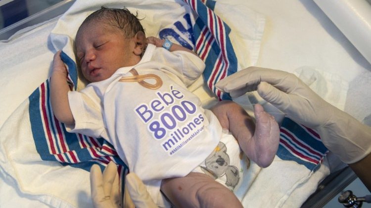 Ein Neugeborenes in der Dominikanischen Republik am 15.11.2022 steht stellvertretend für den Beitrag des Landes zum Erreichen der 8-Milliarden-Marke