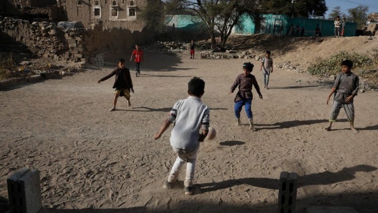 Jemeńskie dzieci w stolicy kraju, Sanie