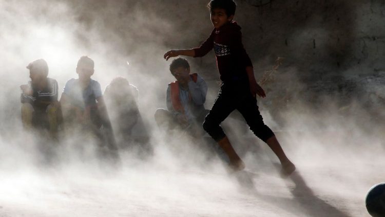 Dzieci grające w piłkę, Jemen
