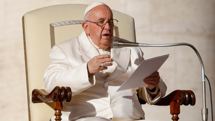 البابا يعبر عن قربه من ضحايا الهزة الأرضية في إندونيسيا ويحيي المشاركين في بطولة كأس العالم لكرة القدم في قطر