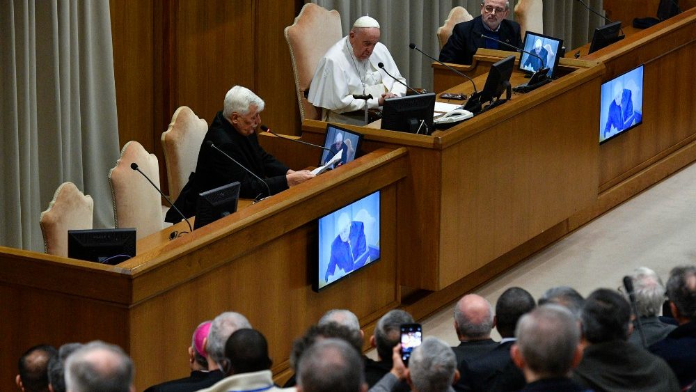Pápež František s účastníkmi zhromaždenia Únie generálnych predstavených mužských reholí (USG)