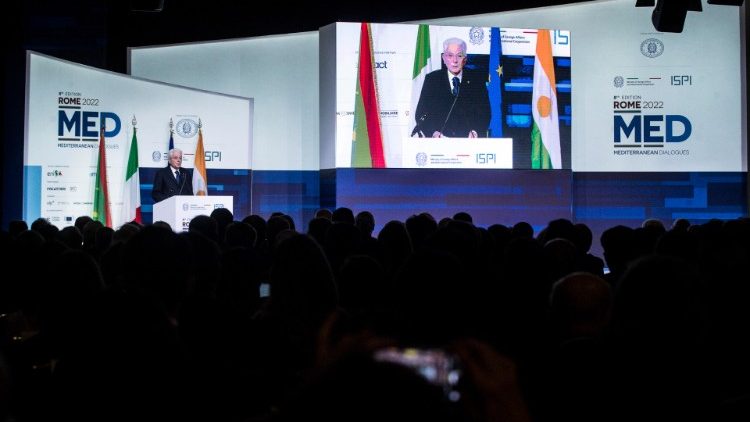 Le président italien Sergio Mattarella s'exprime au Rome Med 2022, le 2 décembre 2022