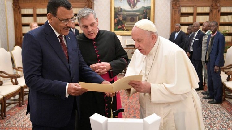 Popiežius priėmė Nigerio prezidentą