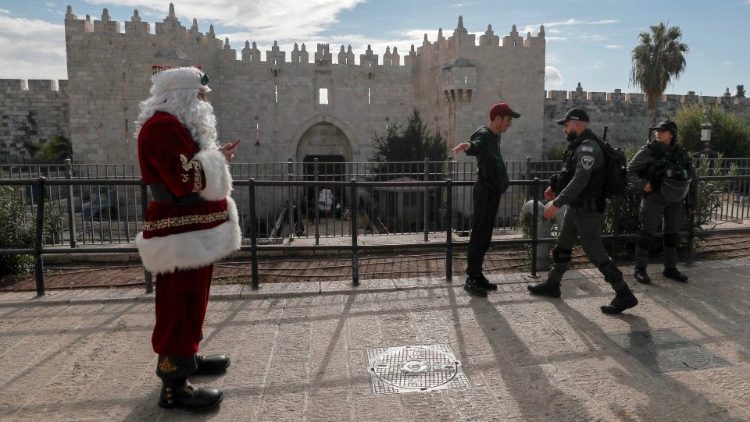 Santa Claus in Jerusalem: Nur noch christliches Disneyland?