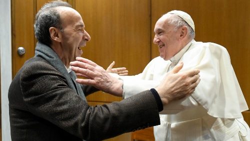 Benigni und Blasmusik für Papst Franziskus