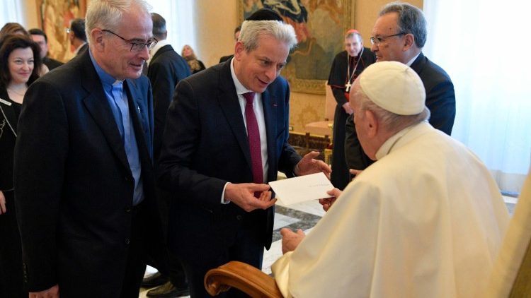 Popiežius priėmė Prancūzijos žydų ir krikščionių draugijos narius