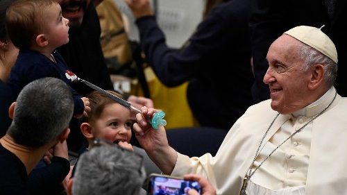 El Papa: "Es que se gobierna con la cabeza, no con la rodilla"