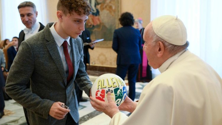 Papież Franciszek spotkał się z młodymi członkami włoskiej Akcji Katolickiej